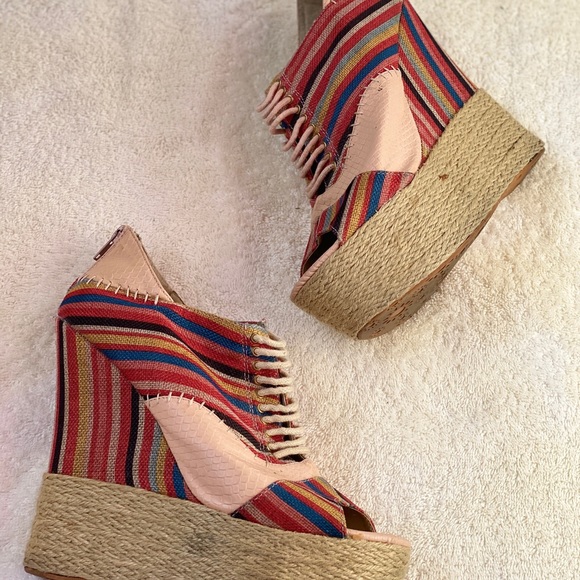 SOLDStunning peach striped high wedge heels sz 8.5 - Picture 5 of 11
